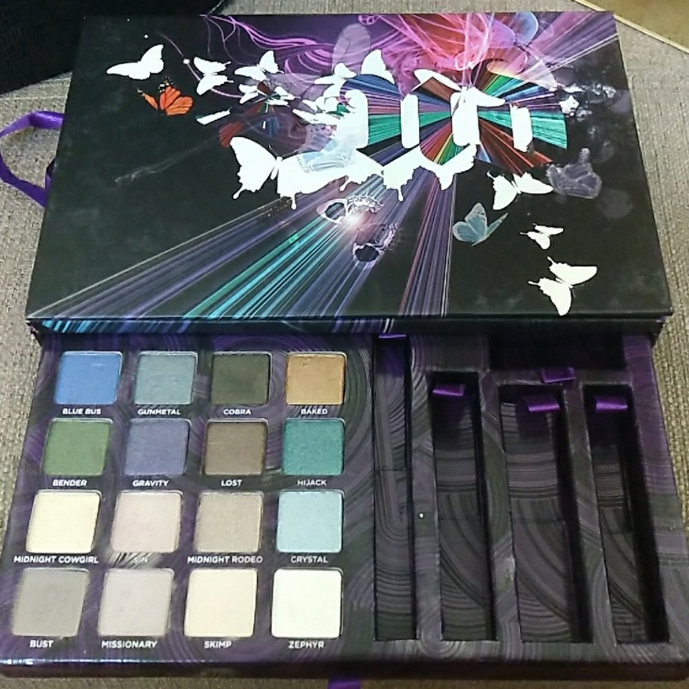BNWOB Urban Decay Book of Shadows Vol IV